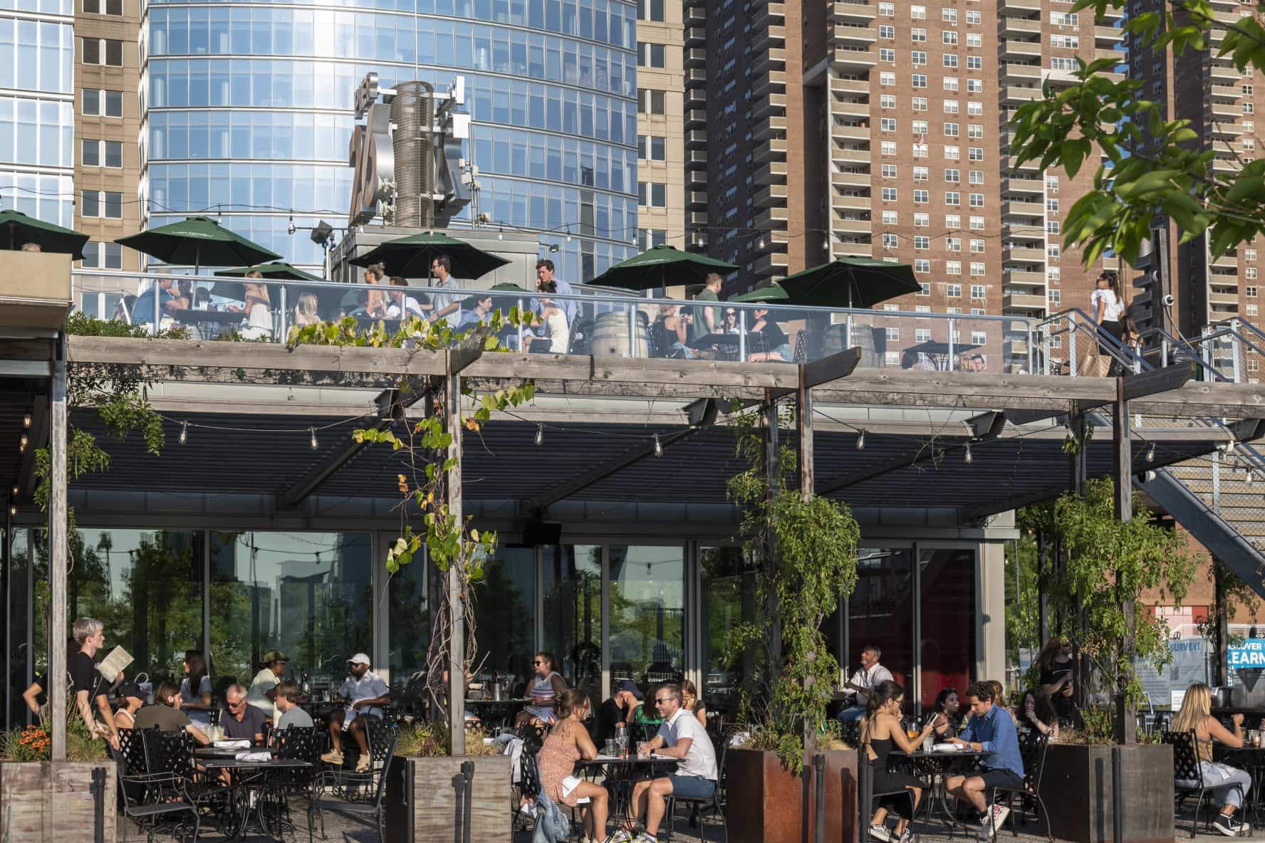 An Outdoor Restaurant nearby 325 Hudson